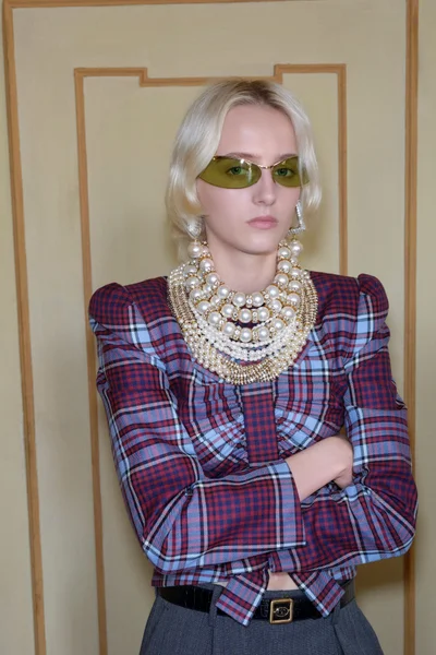 Look 16